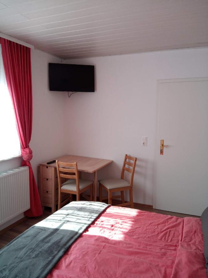 Hotel Gasthaus Loewen Unterreichenbach Esterno foto