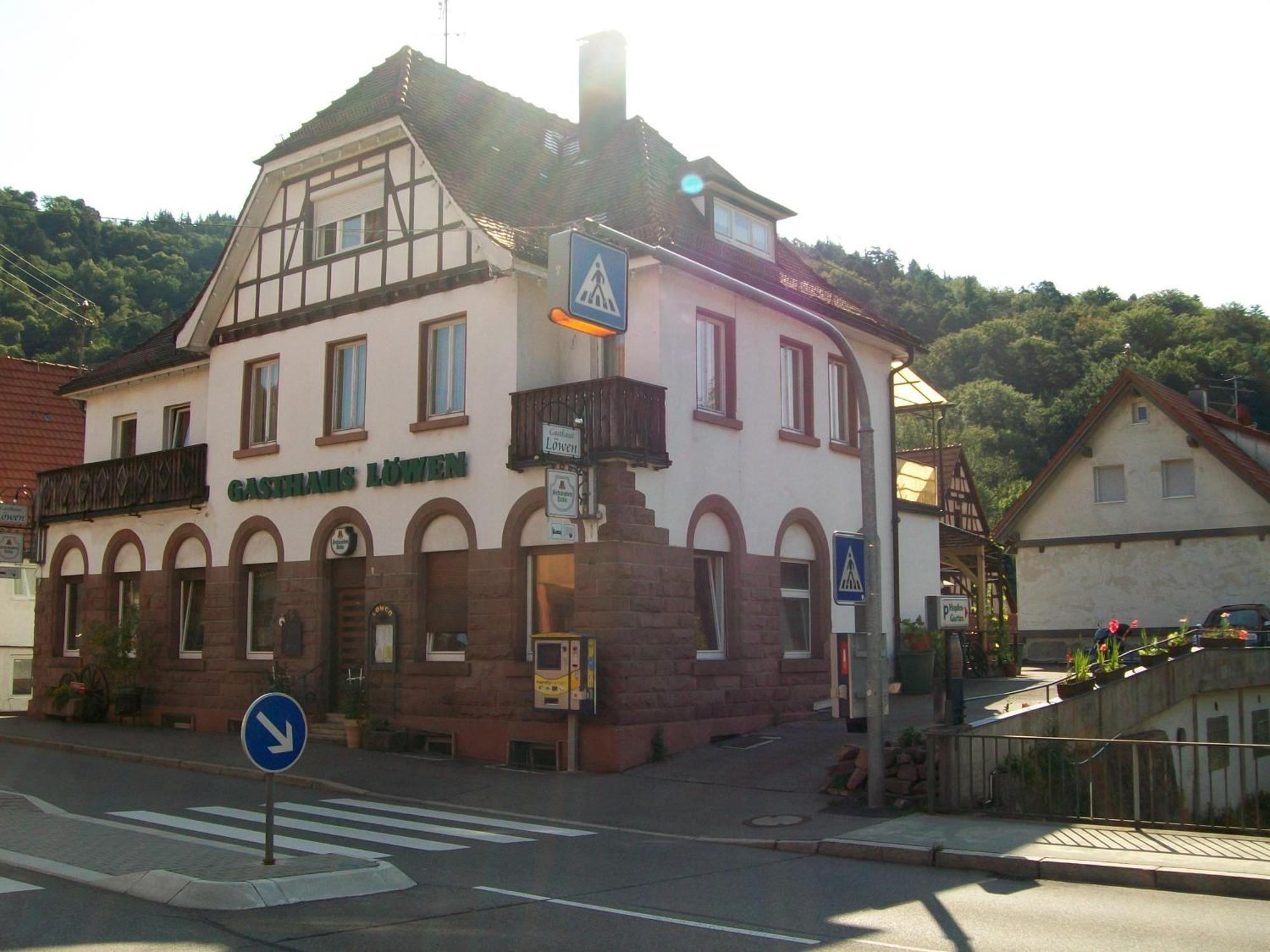 Hotel Gasthaus Loewen Unterreichenbach Esterno foto